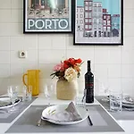 T3 Perto Do Centro Do Porto, Check-in 24 Horas,cozinha Totalmente Equipada, Wi-fi 44mbps, Confortavel E Espacosa, Com Vaga De Carro Publica, Adequada Familias, Em Negocios E Grupos De Amigos E Nomades Digitais