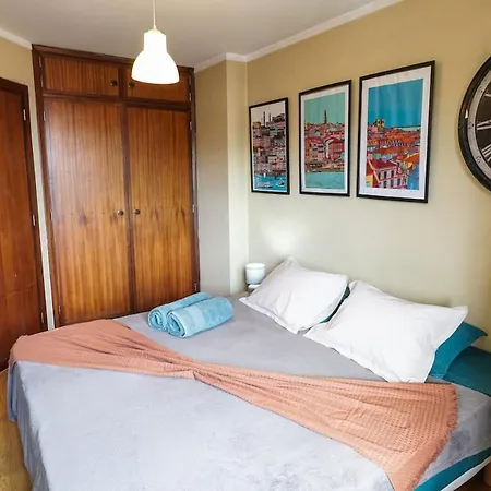 Apartamento T3 Perto Do Centro Do Porto, Check-in 24 Horas,cozinha Totalmente Equipada, Wi-fi 44mbps, Confortável E Espaçosa, Com Vaga De Carro Pública, Adequada Famílias, Hóspedes Em Negócios E Grupos De Amigos E Nomades Digitais *