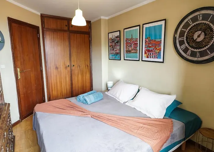 Apartament T3 Perto Do Centro Do Porto, Check-in 24 Horas,cozinha Totalmente Equipada, Wi-fi 44mbps, Confortavel E Espacosa, Com Vaga De Carro Publica, Adequada Familias, Em Negocios E Grupos De Amigos E Nomades Digitais *