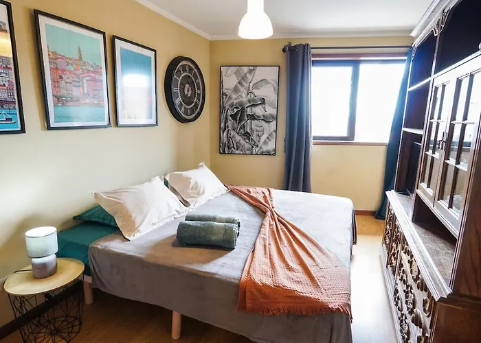 T3 Perto Do Centro Do Porto, Check-in 24 Horas,cozinha Totalmente Equipada, Wi-fi 44mbps, Confortavel E Espacosa, Com Vaga De Carro Publica, Adequada Familias, Em Negocios E Grupos De Amigos E Nomades Digitais *