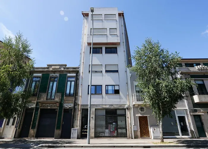 T3 Perto Do Centro Do Porto, Check-in 24 Horas,cozinha Totalmente Equipada, Wi-fi 44mbps, Confortavel E Espacosa, Com Vaga De Carro Publica, Adequada Familias, Em Negocios E Grupos De Amigos E Nomades Digitais * Oporto