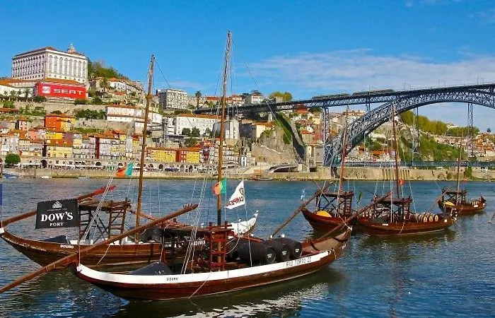 Lägenhet T3 Perto Do Centro Do Porto, Check-in 24 Horas,cozinha Totalmente Equipada, Wi-fi 44mbps, Confortavel E Espacosa, Com Vaga De Carro Publica, Adequada Familias, Em Negocios E Grupos De Amigos E Nomades Digitais Oporto