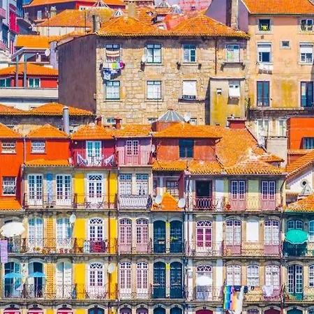 Апартаменты T3 Perto Do Centro Do Porto, Check-in 24 Horas,cozinha Totalmente Equipada, Wi-fi 44mbps, Confortavel E Espacosa, Com Vaga De Carro Publica, Adequada Familias, Em Negocios E Grupos De Amigos E Nomades Digitais