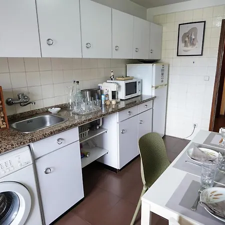 T3 Perto Do Centro Do Porto, Check-in 24 Horas,cozinha Totalmente Equipada, Wi-fi 44mbps, Confortavel E Espacosa, Com Vaga De Carro Publica, Adequada Familias, Em Negocios E Grupos De Amigos E Nomades Digitais *