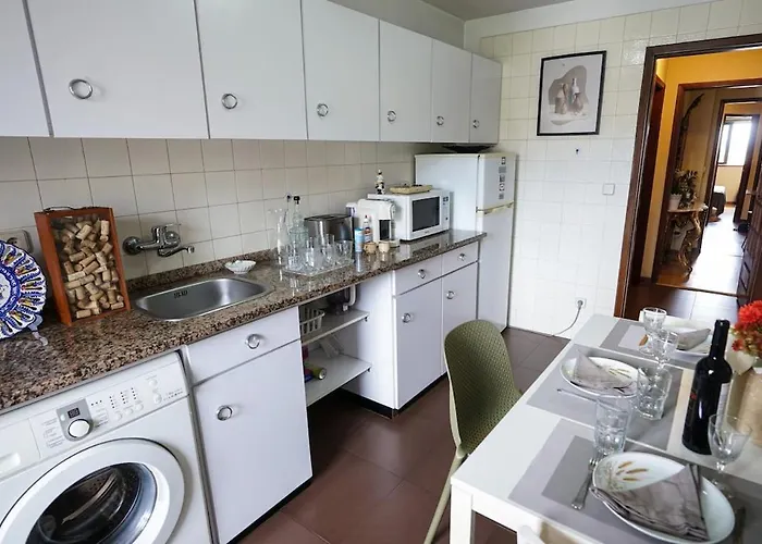 T3 Perto Do Centro Do Porto, Check-in 24 Horas,cozinha Totalmente Equipada, Wi-fi 44mbps, Confortavel E Espacosa, Com Vaga De Carro Publica, Adequada Familias, Em Negocios E Grupos De Amigos E Nomades Digitais *