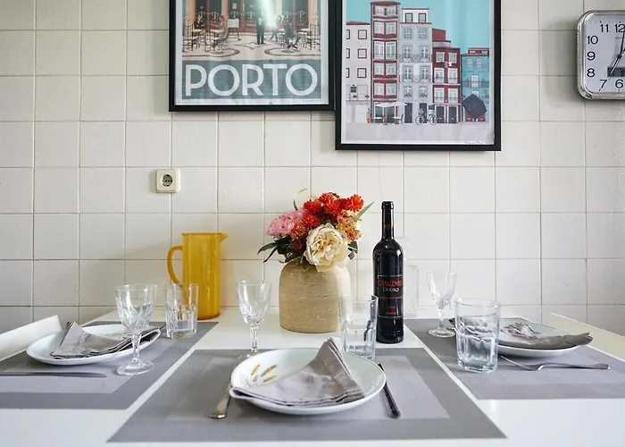 T3 Perto Do Centro Do Porto, Check-in 24 Horas,cozinha Totalmente Equipada, Wi-fi 44mbps, Confortavel E Espacosa, Com Vaga De Carro Publica, Adequada Familias, Em Negocios E Grupos De Amigos E Nomades Digitais